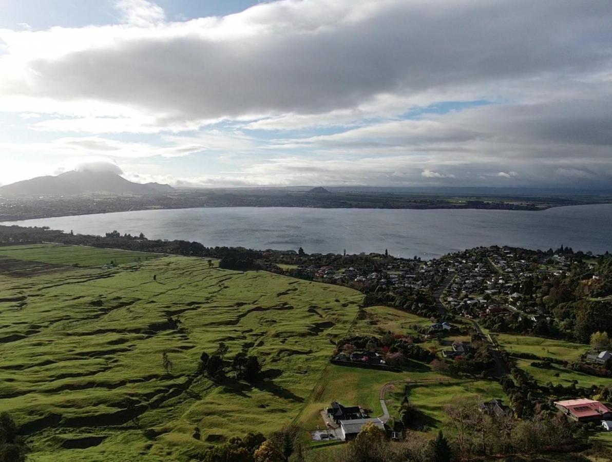 Te Moenga Lodge Таупо Экстерьер фото